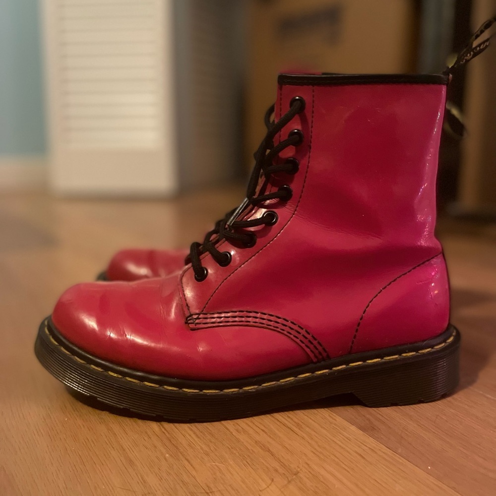 Red Vintage Dr.Martens!! Women’s size 8 Red vintage retro 90’s Oren leather